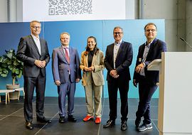 Teilnehmer*innen des DNP 2025 (v. l.) Kurt D. Bettenhausen, Jens Brinkmann, Luzie Kromer, Hermann Behrens, Prof. Dr. Knut Blind