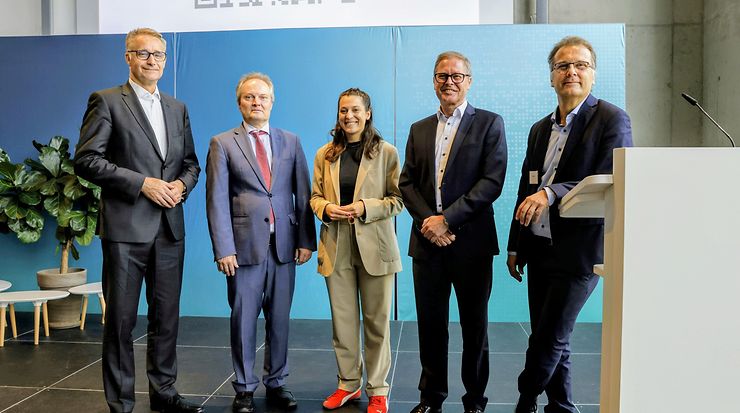 Teilnehmer*innen des DNP 2025 (v. l.) Kurt D. Bettenhausen, Jens Brinkmann, Luzie Kromer, Hermann Behrens, Prof. Dr. Knut Blind
