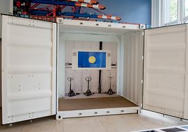 ISO Container mit Bildschirm im Container