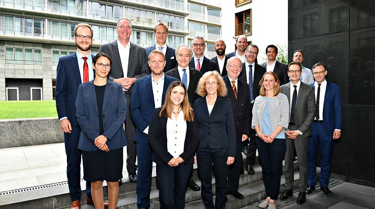 Participants in the first meeting of the steering committee on 1 August 2019 founded a steering group for the development of a Standardization Roadmap on Artificial Intelligence. Bild